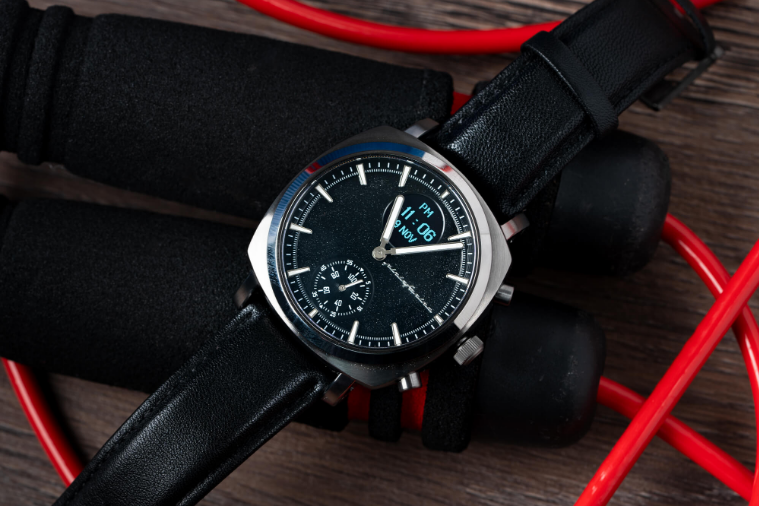 Globics bringt die Vision von Pininfarina in die Hybrid-Smartwatch Senso ein