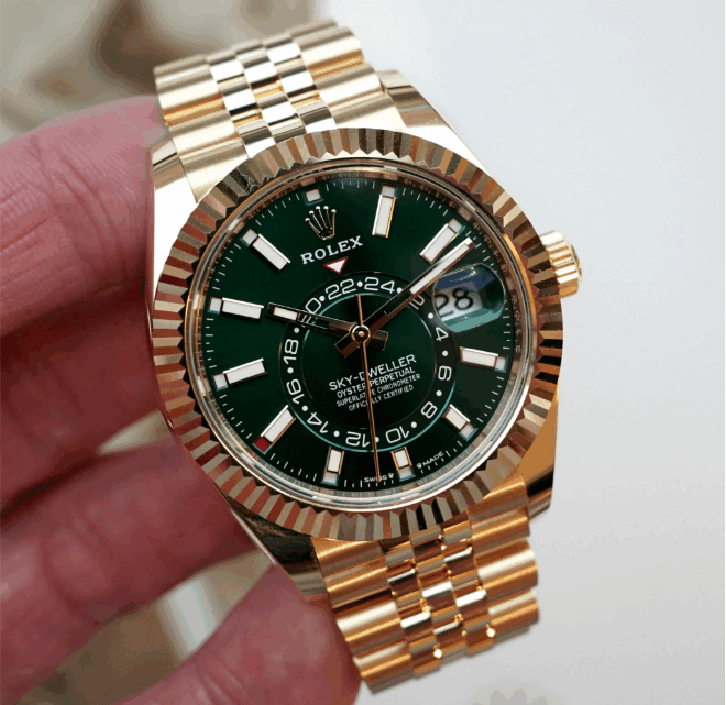 Reproduction Rolex Sky-Dweller 336938, Gelbgold und Grün